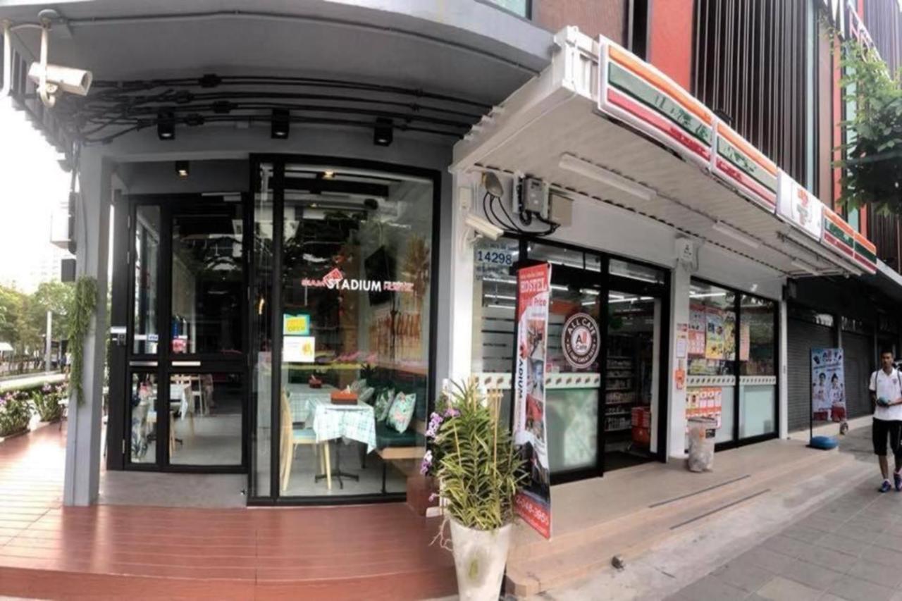 Siam Stadium Hostel Bangkok Dış mekan fotoğraf