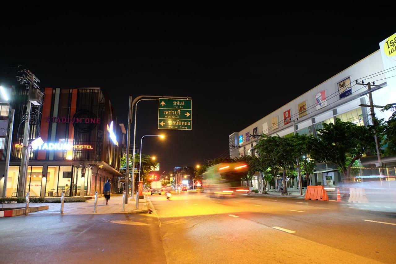 Siam Stadium Hostel Bangkok Dış mekan fotoğraf